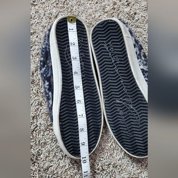 Vintage Havana Gray & Black Faux Fur Snakeskin Slip on Sneakers - Picture 7 of 7